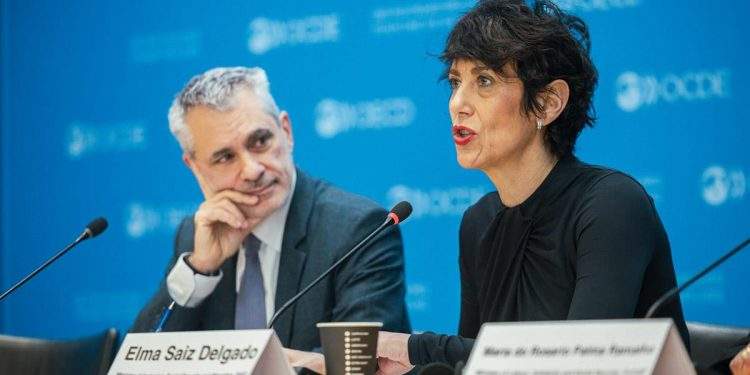 Saiz resalta la necesidad de foros multilaterales para afrontar desafíos globales y promover la inversión social 1 Saiz resalta la necesidad de foros multilaterales para afrontar desafíos globales y promover la inversión social