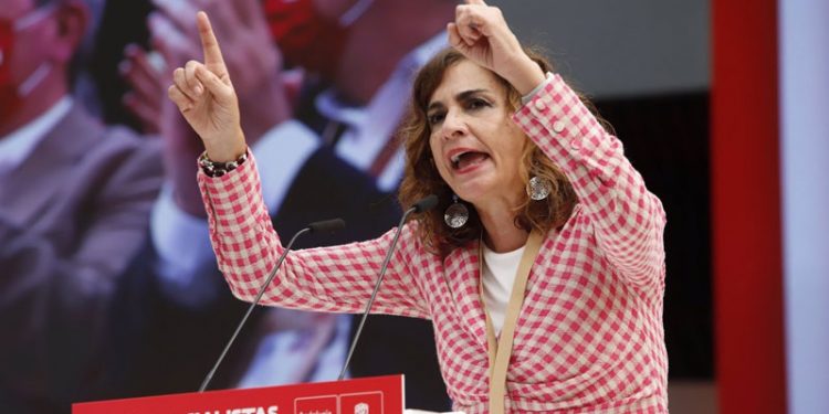 Montero pide a la Junta de Andalucía que deje su estrategia de 'confrontación permanente' 1 Espadas reivindica en el Congreso Regional el socialismo andaluz de 1977