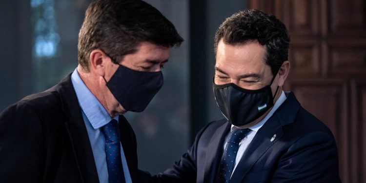 La Junta bromea sobre el colapso sanitario: "¿Qué van a conseguir 8.000 sanitarios más?" 1 Marín y Moreno Bonilla