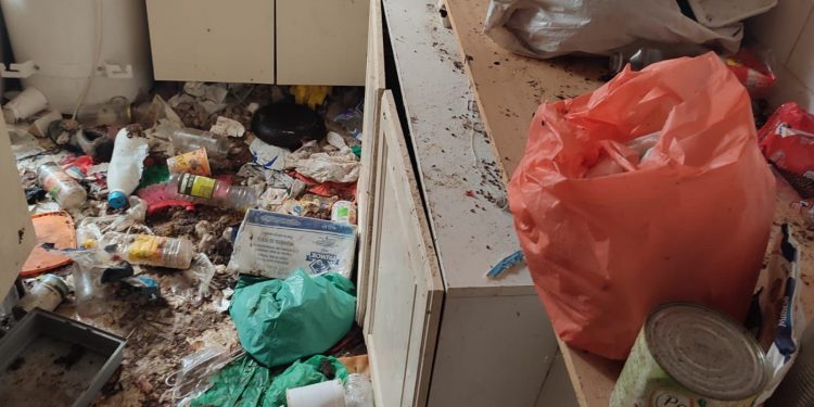 La policía adscrita andaluza rescata a cuatro menores de sus padres 1 interior vivienda insalubre