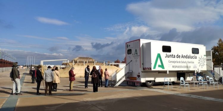 La Junta quiere ampliar el pasaporte COVID a hostelería y ocio nocturno en las fiestas navideñas 1 vacuna covid 19 certificado
