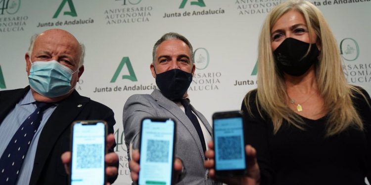 La Junta y la Justicia se enredan sobre la obligación del pasaporte Covid para entrar en hospitales y residencias 1 La Junta y la Justicia se enredan sobre la obligación del pasaporte Covid para entrar en hospitales y residencias