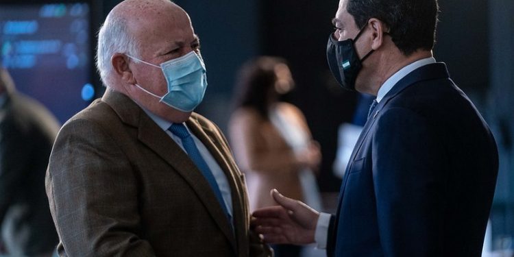 Juanma Moreno apoya la decisión de volver a exigir las mascarillas al aire libre 1 juanma moreno jesus aguirre junta andalucia