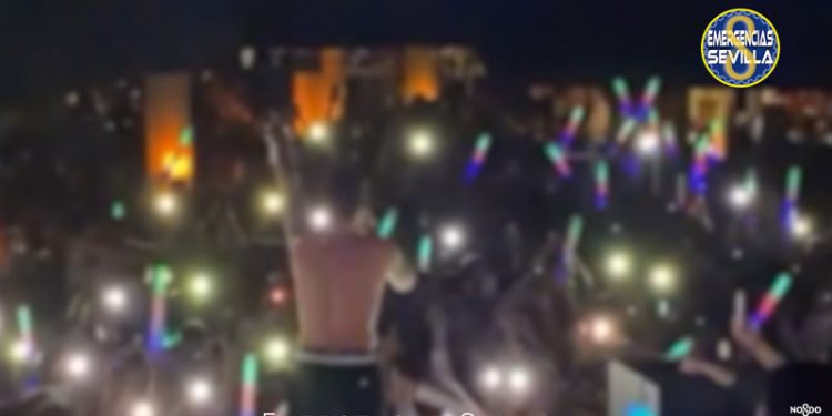 Desalojados unos 2000 menores de una fiesta en una nave de Sevilla 1 Desalojados unos 2000 menores de una fiesta en una nave de Sevilla
