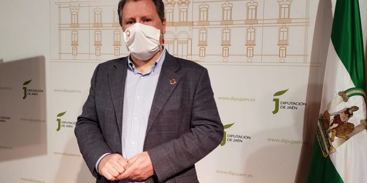 Un millón de euros en ayudas de la Diputación para proyectos agrícolas, ganaderos y de medio ambiente 1 pedro bruno delegado agricultura diputacion jaen
