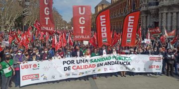 Multitudinaria manifestación por la sanidad en Andalucía.