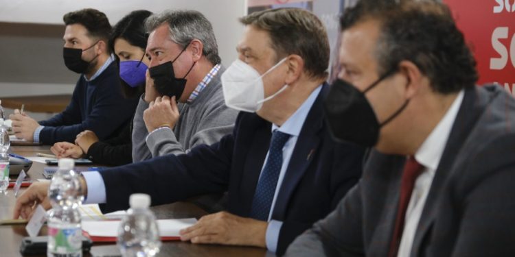 El PSOE sigue apostando por la pesca y el campo en Andalucía 1 Juan Espadas y Luis Planas apuestan por Andalucía