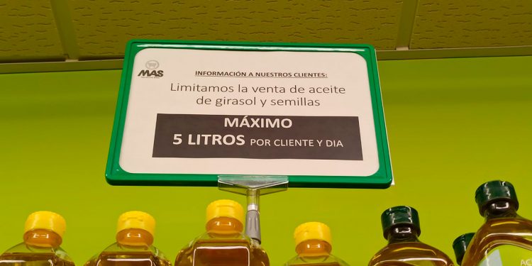 FACUA advierte de que limitar el número de unidades de aceite de girasol que se puede comprar es ilegal 1 FACUA advierte de que limitar el número de unidades de aceite de girasol que se puede comprar es ilegal