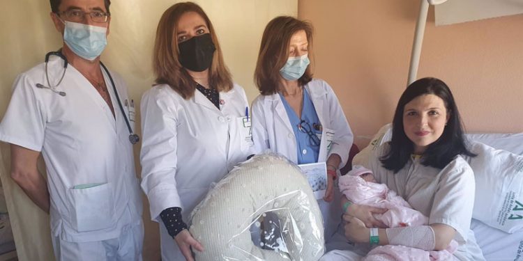La Junta obsequia a los bebés nacidos el Día de Andalucía 1 obsequio madres bebes nacidos dia de andalucia