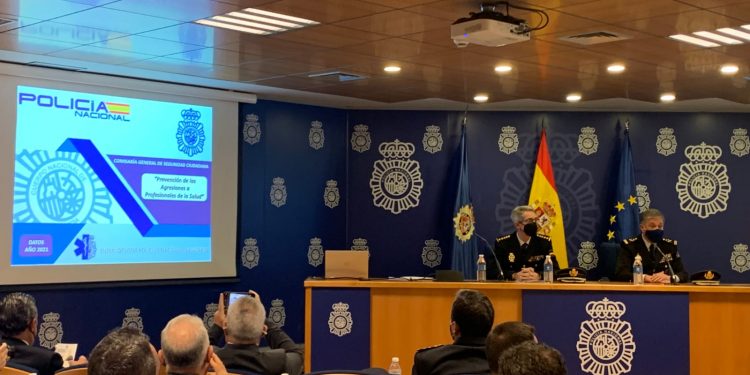 La Policía Nacional detiene a un profesor pederasta en Sevilla 1 La Policía Nacional detiene a un profesor pederasta en Sevilla