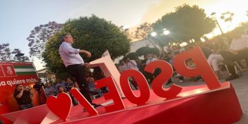 Espadas alerta que Juanma Moreno «baja impuestos a los ricos para cargarse la sanidad pública»