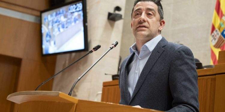 Iván Carpi critica la gestión del Gobierno de Azcón en la sanidad pública: "Descontrol, desidia y caos" 1 Iván Carpi critica la gestión del Gobierno de Azcón en la sanidad pública: «Descontrol, desidia y caos»