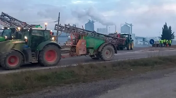 El malestar de los agricultores de Aragón se deja sentir de nuevo en las carreteras 1 El malestar de los agricultores de Aragón se deja sentir de nuevo en las carreteras