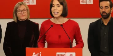 Diana Morant advierte a Feijóo: «Si no mueve ficha en las próximas horas, el PSPV-PSOE moverá las suyas