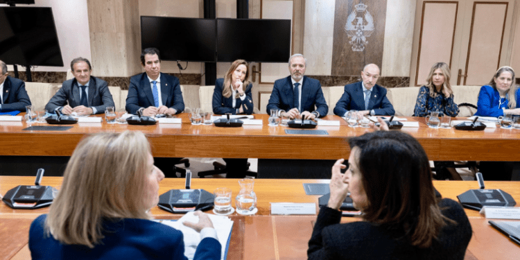 Aragón acogerá empresas de defensa tras la reunión entre Robles y Azcón 1 Aragón acogerá empresas de defensa tras la reunión entre Robles y Azcón