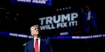 EE.UU. lanza ataque aéreo contra los hutíes en Yemen tras sus amenazas a la navegación internacional