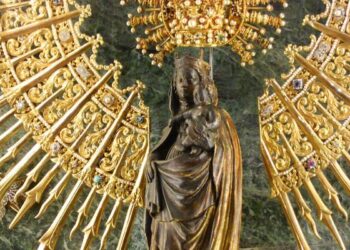 Jovenes se reunen en la plaza del Pilar para conmemorar el Jubileo del mundo edu