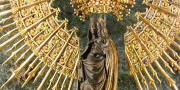 Jovenes se reunen en la plaza del Pilar para conmemorar el Jubileo del mundo edu