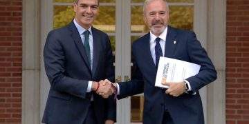 Azcón muestra a Sánchez su rechazo al cupo catalán y destaca las peculiaridades de Aragón de cara a los PGE