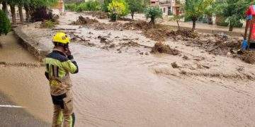 La lluvia provoca crecidas, desalojos y cortes de carreteras en Aragón