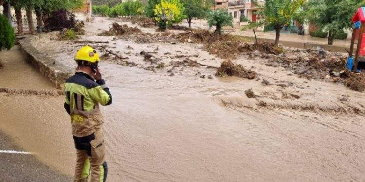 La lluvia provoca crecidas, desalojos y cortes de carreteras en Aragón