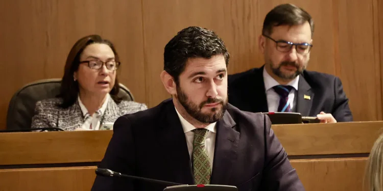 Vox considera respaldar los presupuestos y critica a Azcon por una punalada trap