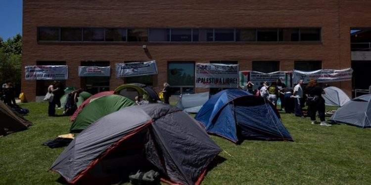 Acampadas exigiendo el fin de la guerra de Gaza en diez universidades españolas hasta el momento 1 acampada universidad palestina