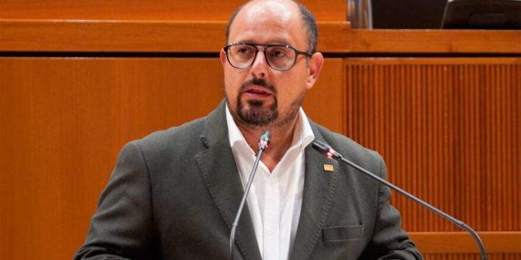 El PAR se pone del lado del taxi frente a las empresas VTC 1 Izquierdo reclama al Gobierno de Aragón medidas incentivar la inversión de grandes empresas en la provincia de Teruel