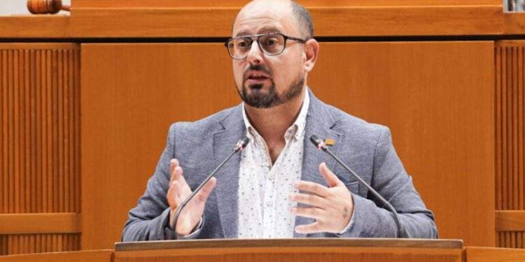 Izquierdo apuesta por crear un plan plurianual de infraestructuras deportivas comarcales en Aragón