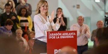 Alegría denuncia «las mentiras de Azcón» en un multitudinario acto en Zaragoza