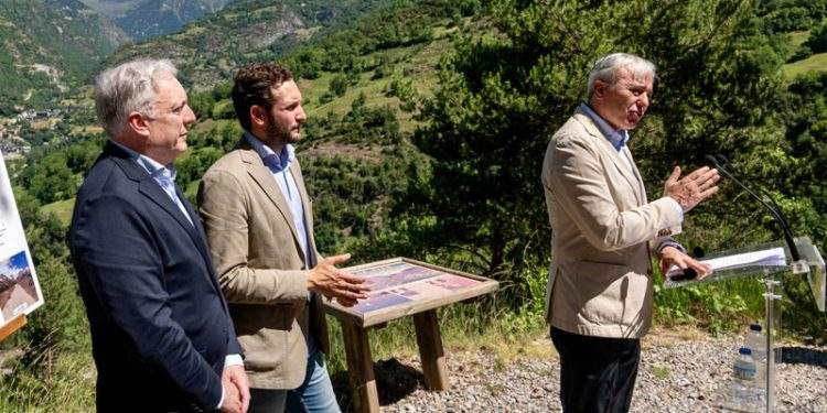Gobierno de Aragón y Diputación de Huesca mejoran el asfaltado de la pista Chía-Plan