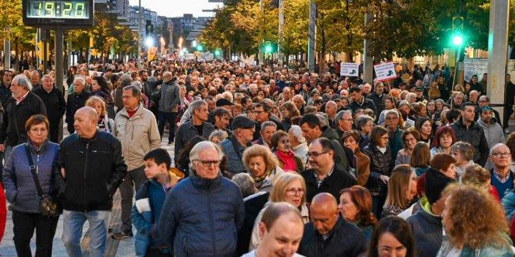 Las calles de Aragón alzan la voz "por la defensa de una sanidad pública y de calidad" 1 Las calles de Aragón alzan la voz «por la defensa de una sanidad pública y de calidad»