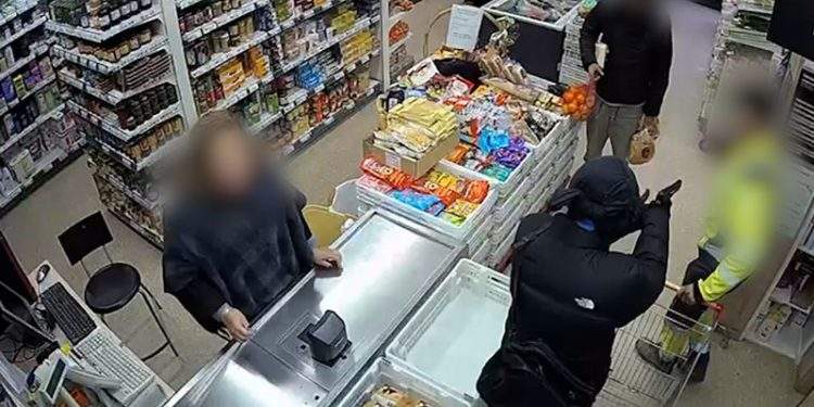 Dos detenidos en Fonz en un atraco a punta de pistola