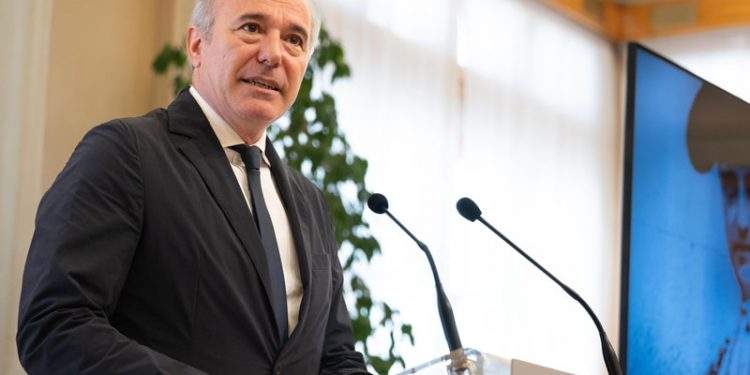 Azcón espera "una noticia histórica" sobre la gigafactoría de Stellantis 1 Azcón informa sobre las modificaciones del Gobierno de Aragón tras el paso al lado de Vox