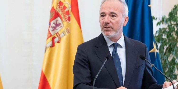 Azcón tira de sentimiento nacional para defenderse de supuestos "ataques a nuestra Constitución" 1 Azcón desvela las propuestas que realizará a Pedro Sánchez