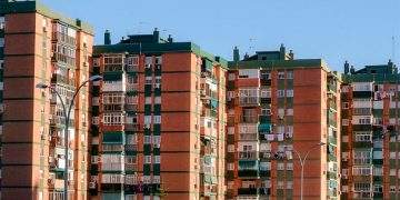 Vivienda y Turismo adelantarán el cumplimiento del reglamento europeo que recoge los datos de pisos turísticos