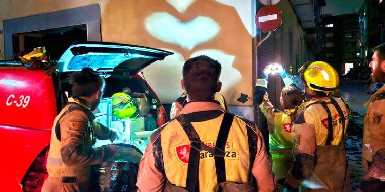 Un nuevo operativo de bomberos de Zaragoza retirará y reparará vehículos en Valencia 1 Un nuevo operativo de bomberos de Zaragoza retirará y reparará vehículos en Valencia