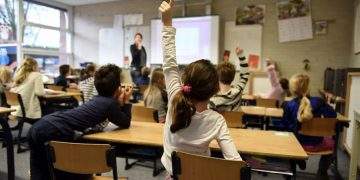 Luz verde a la incorporación de 353 auxiliares de educación especial y 13 sanitarios a centros educativos