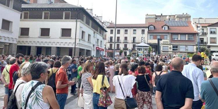 El PSOE pide la dimisión de la consejera de Educación por el "maltrato" a la comunidad educativa 1 El PSOE pide la dimisión de la consejera de Educación por el «maltrato» a la comunidad educativa