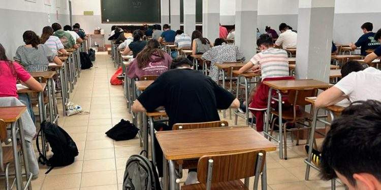 Las pruebas de selección de los Premios Extraordinarios de Bachillerato reúnen a unos 200 aragoneses 1 Las pruebas de selección de los Premios Extraordinarios de Bachillerato reúnen a unos 200 aragoneses