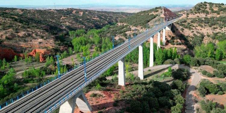 El Gobierno reforzará la línea de alta velocidad a su paso por Zaragoza 1 El Gobierno reforzará la línea de alta velocidad a su paso por Zaragoza
