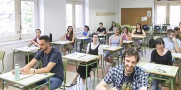 Unos 8.500 aspirantes se examinan este sábado en las oposiciones a Maestros y Secundaria en Aragón