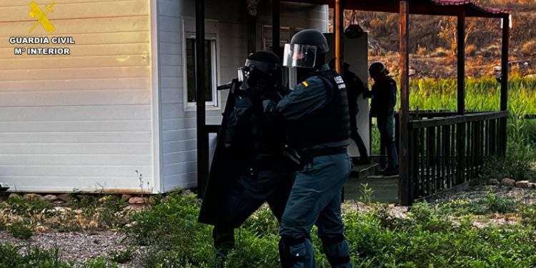 Detenidos el líder y los colaboradores de una “secta destructiva” en Escatrón (Zaragoza) 1 Detenidos el líder y los colaboradores de una “secta destructiva” en Escatrón (Zaragoza)