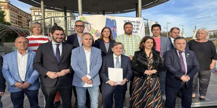 Inaugurada la novena edición de la Feria del Libro de Teruel con Federico Jiménez Losantos como pregonero 1 Inauguración Feria Libro Teruel