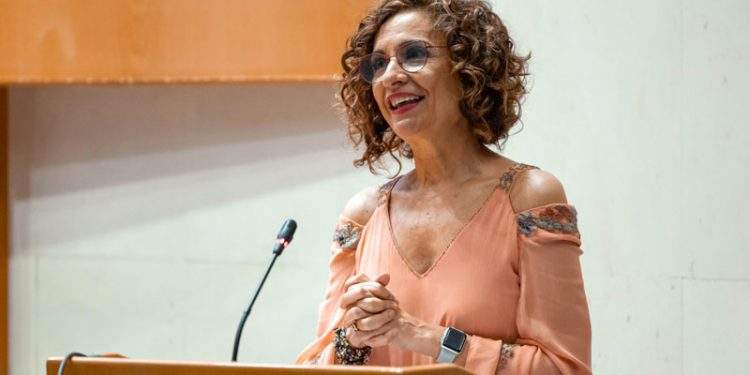 Montero anuncia que presentará el proyecto de PGE en octubre