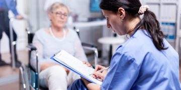 Aumento de la preferencia por la sanidad pública en España, según el Barómetro Sanitario 2024