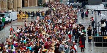Más de 100.000 oferentes pasan por la Plaza del Pilar