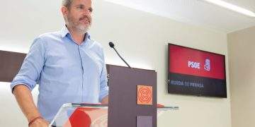 Urquizu pide al Gobierno de Aragón que alivie el inicio escolar con un aumento de las becas y la extensión de los bancos de libros