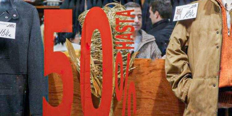 Inspección llega a 725 comercios de Aragón "con un amplio grado de cumplimiento" durante las rebajas 1 Inspección llega a 725 comercios de Aragón «con un amplio grado de cumplimiento» durante las rebajas