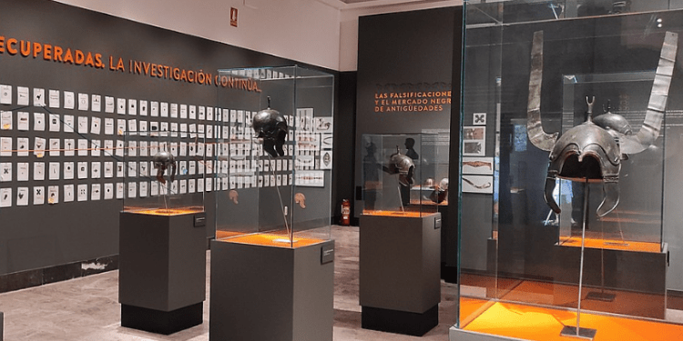Exposición Cascos Aratis